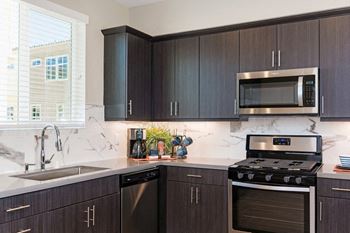 Elegant marble style back-splash in kitchen